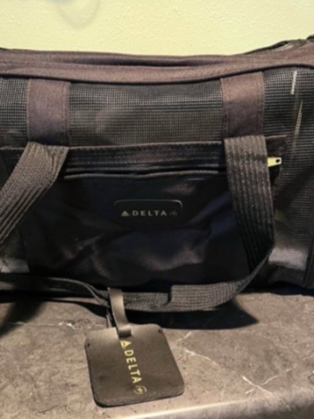 DELTA Pet Carrier for Travel Airline Approved Carrier. Medium